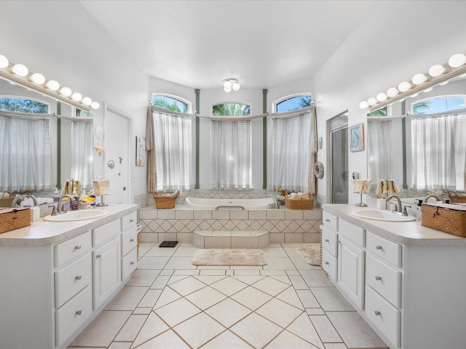 SUSANS LANDING PH 01 - Residential