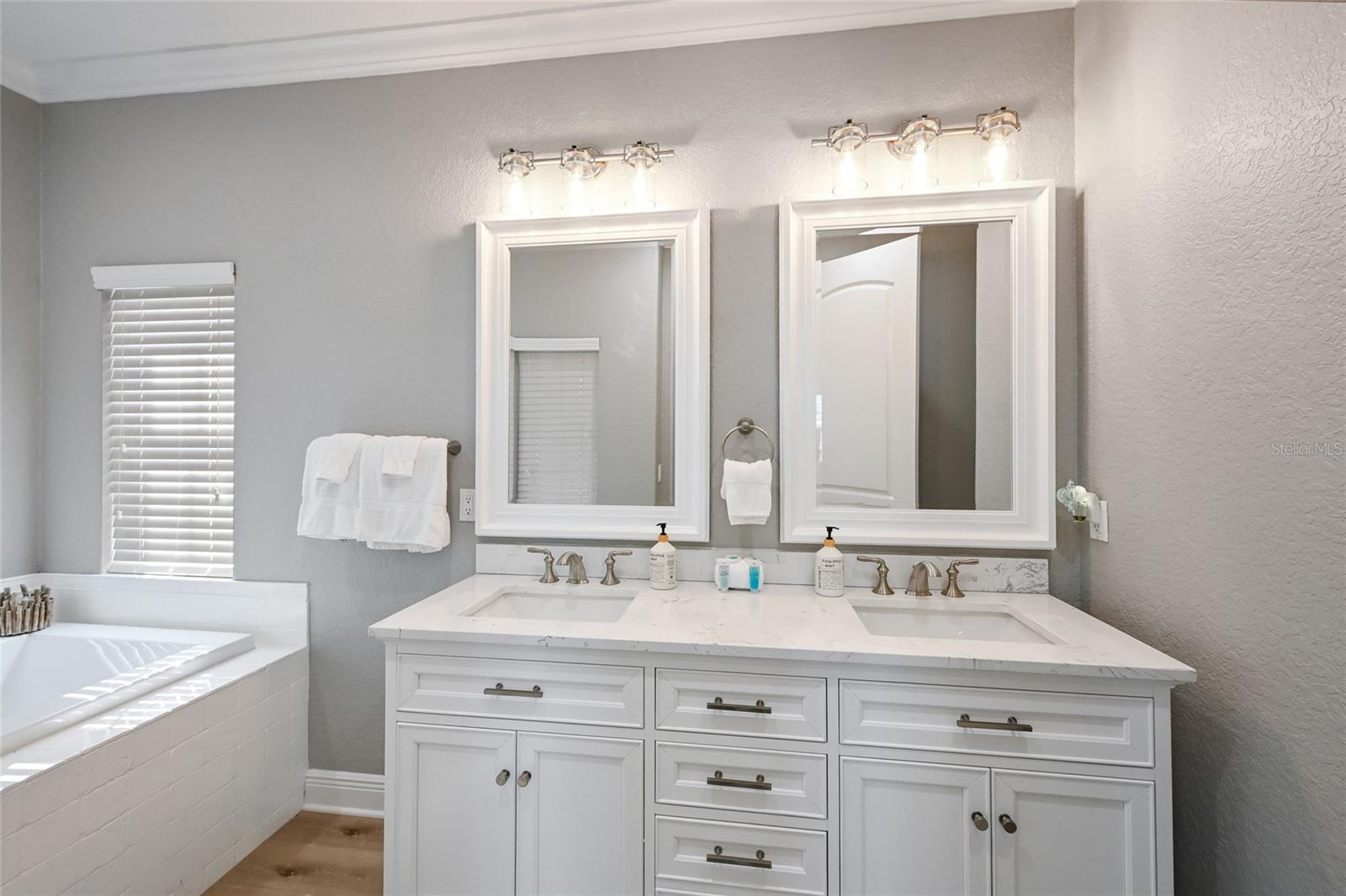 LAKE LA VISTA - Residential