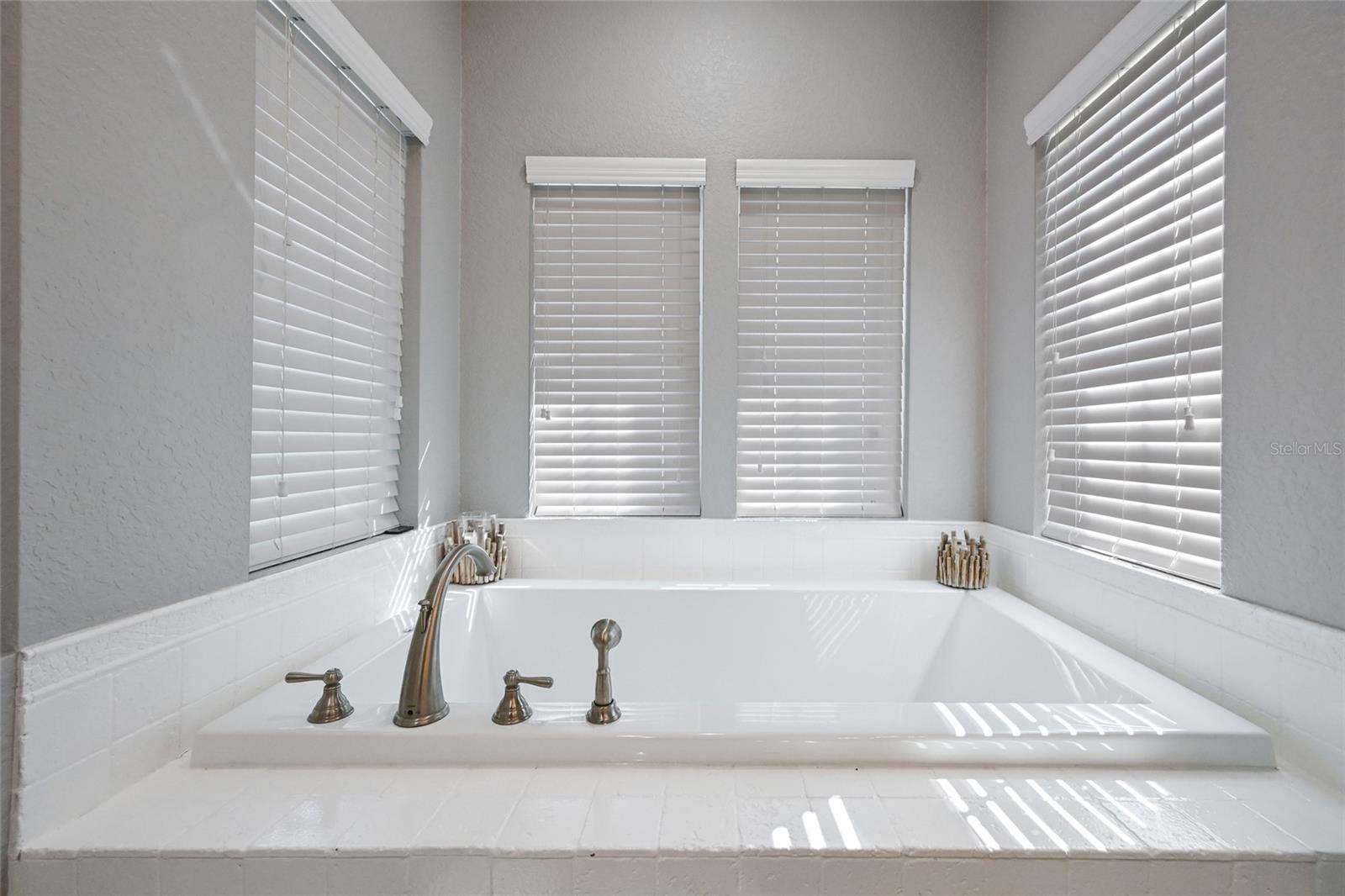 LAKE LA VISTA - Residential