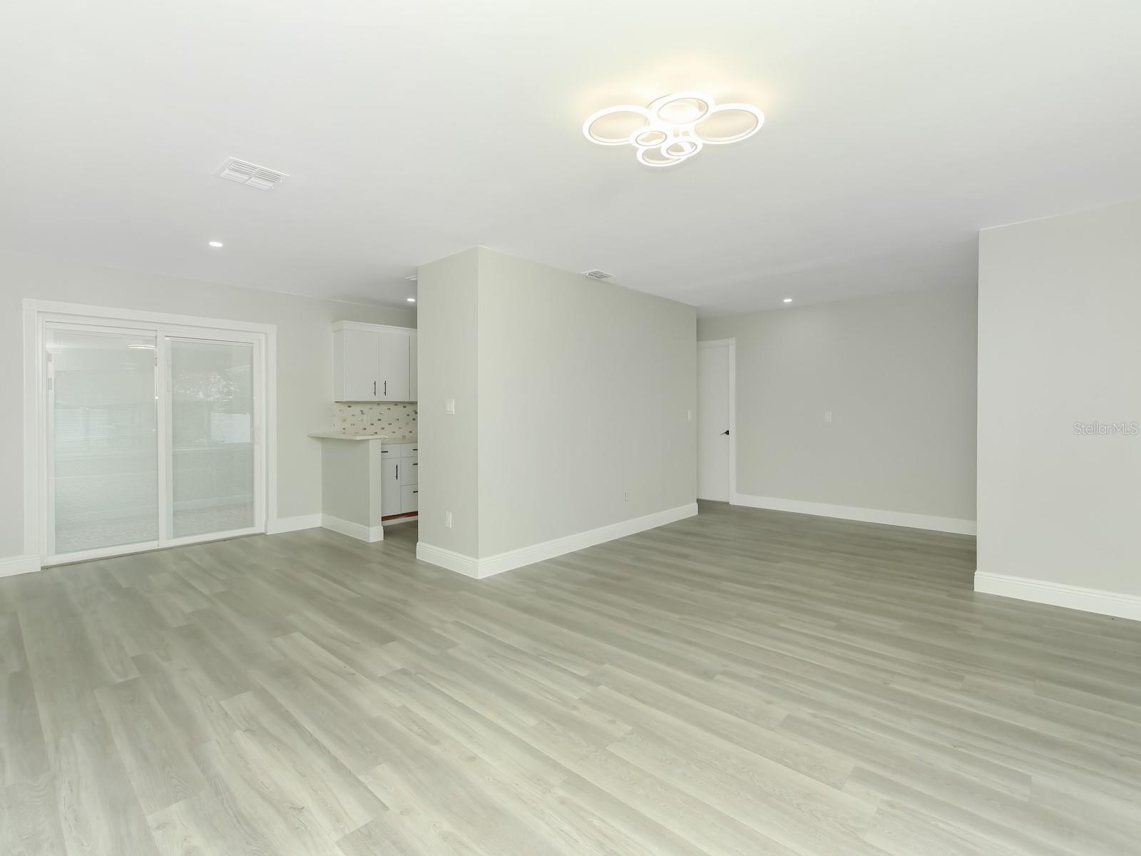 DELTONA LAKES - Residential