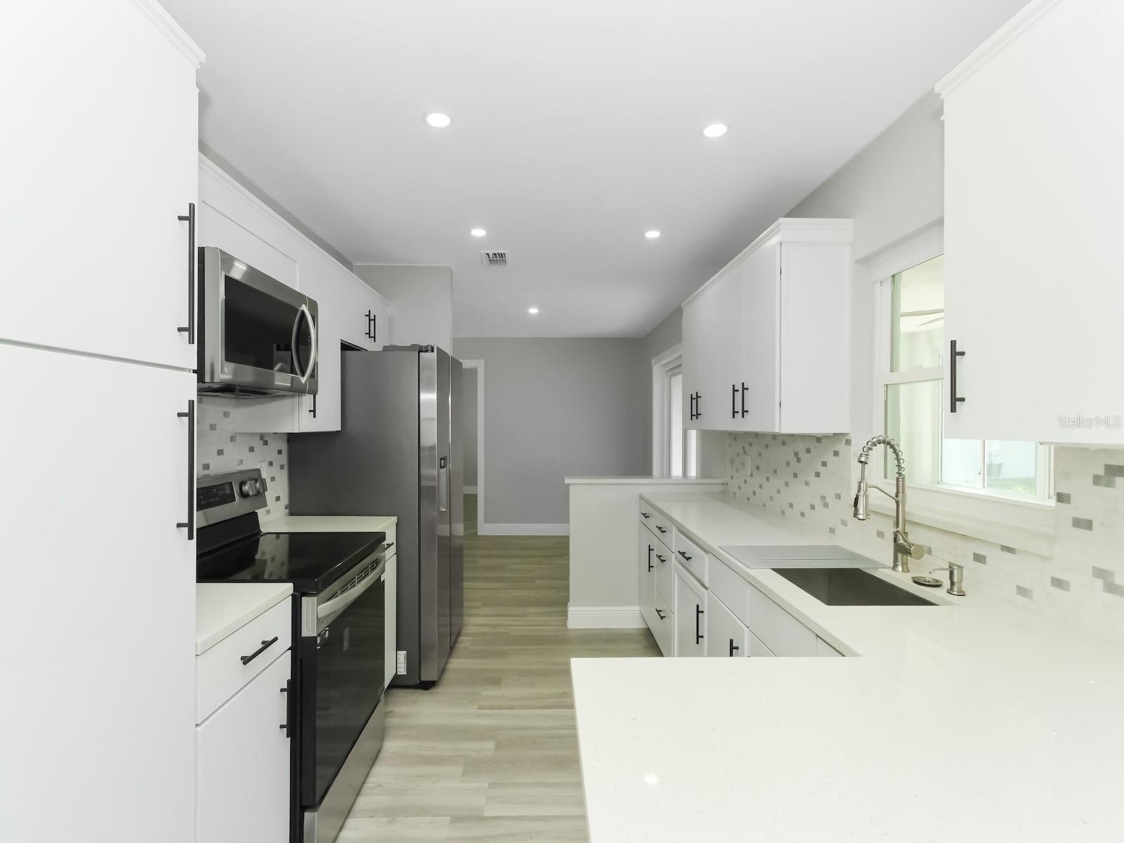 DELTONA LAKES - Residential