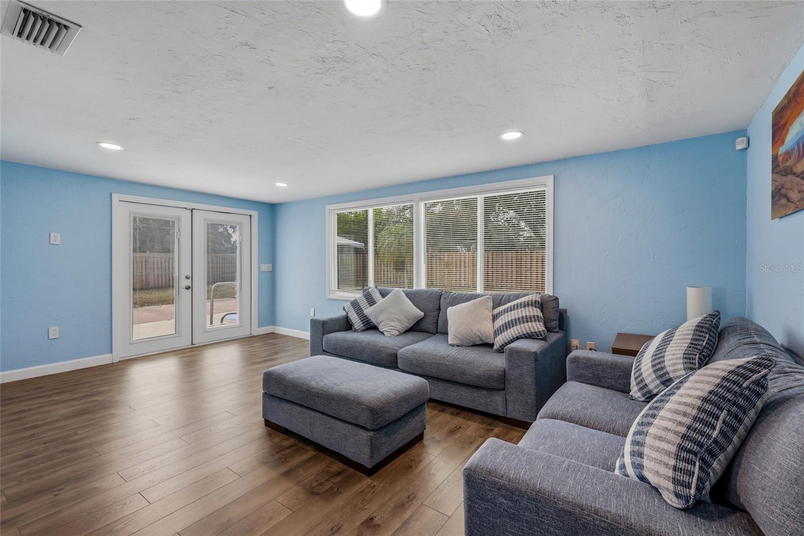 KENSINGTON PARK - Residential