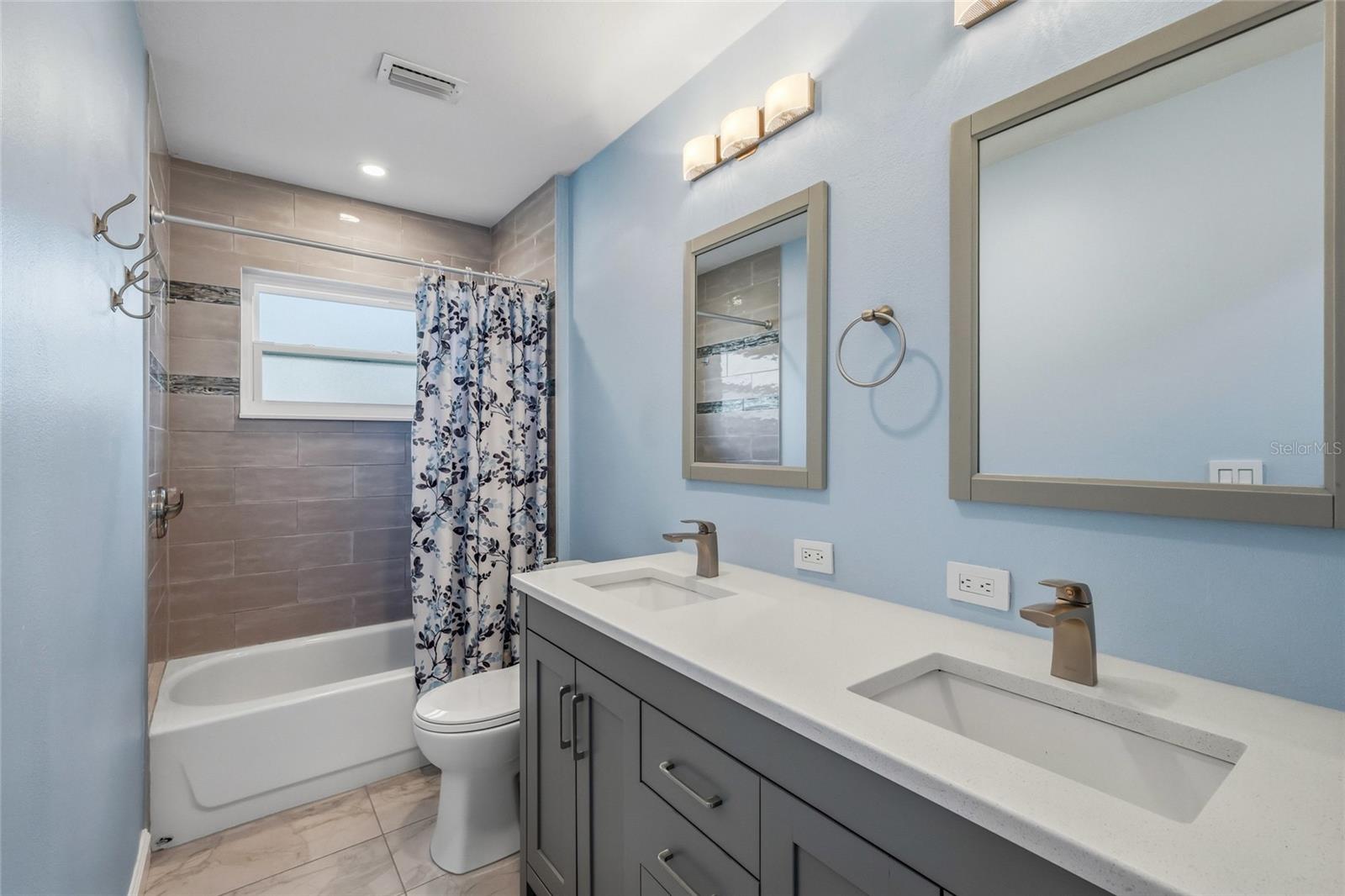 KENSINGTON PARK - Residential