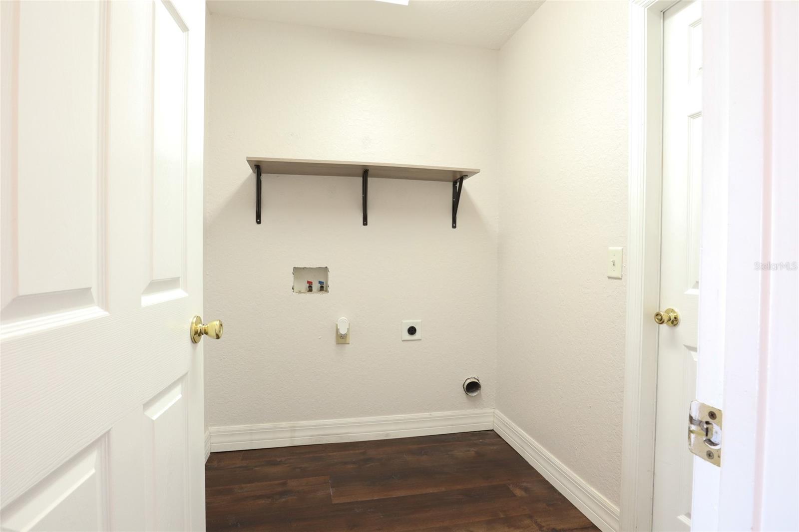 TWIN LAKES AT CHRISTINA PH 01 - Residential