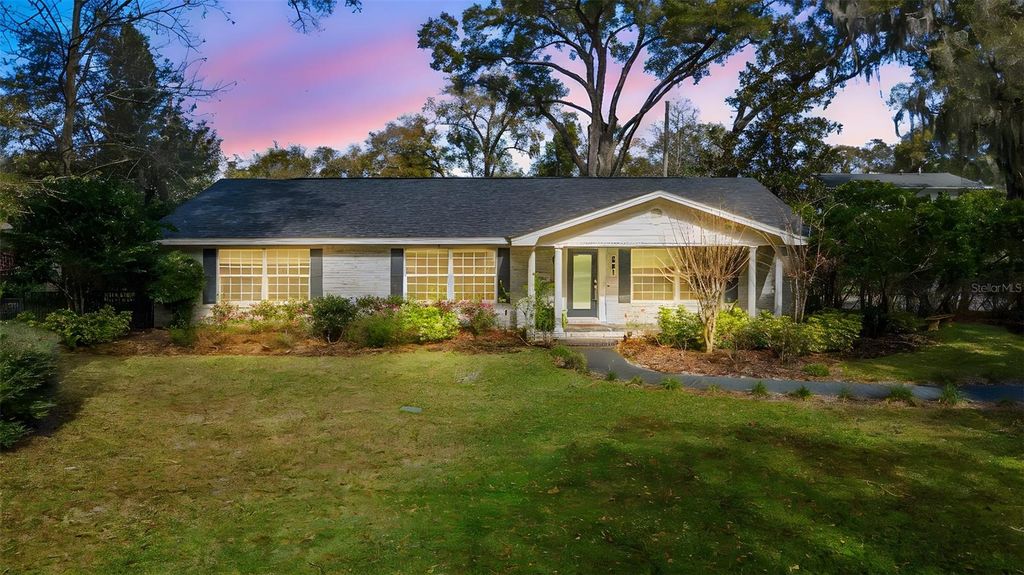 Photo of 851 E Pennsylvania Avenue, Deland, FL 32720 (MLS # V4947049)