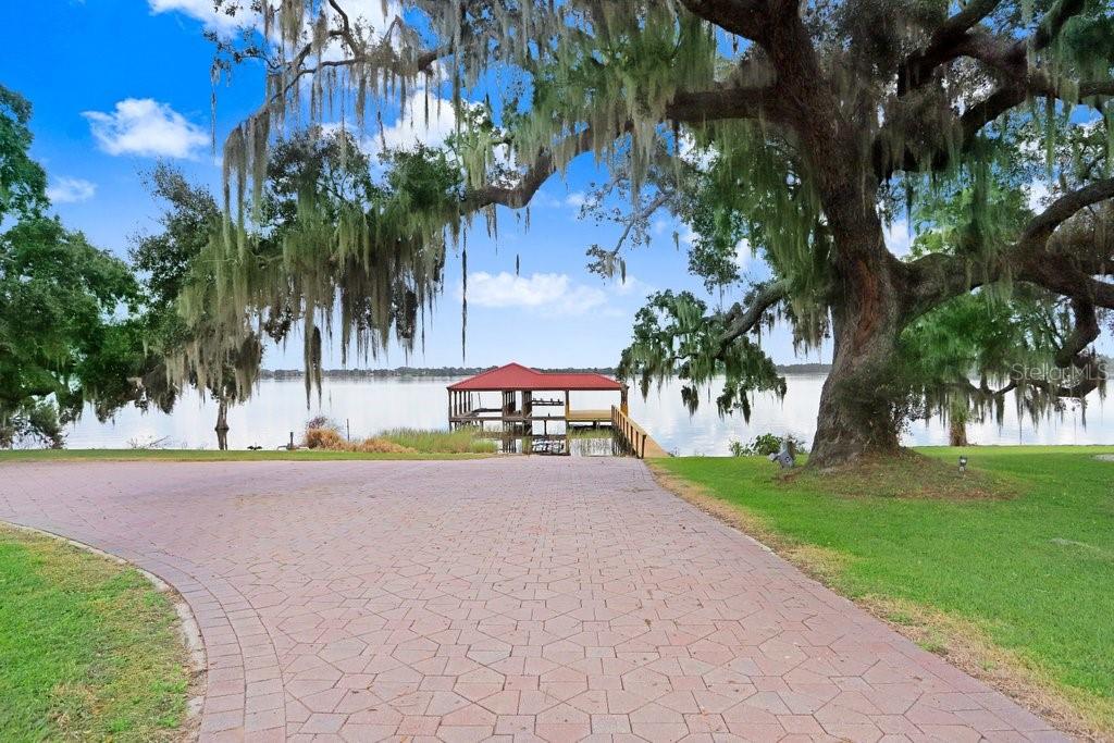 LAGO WHISPERS - Residential