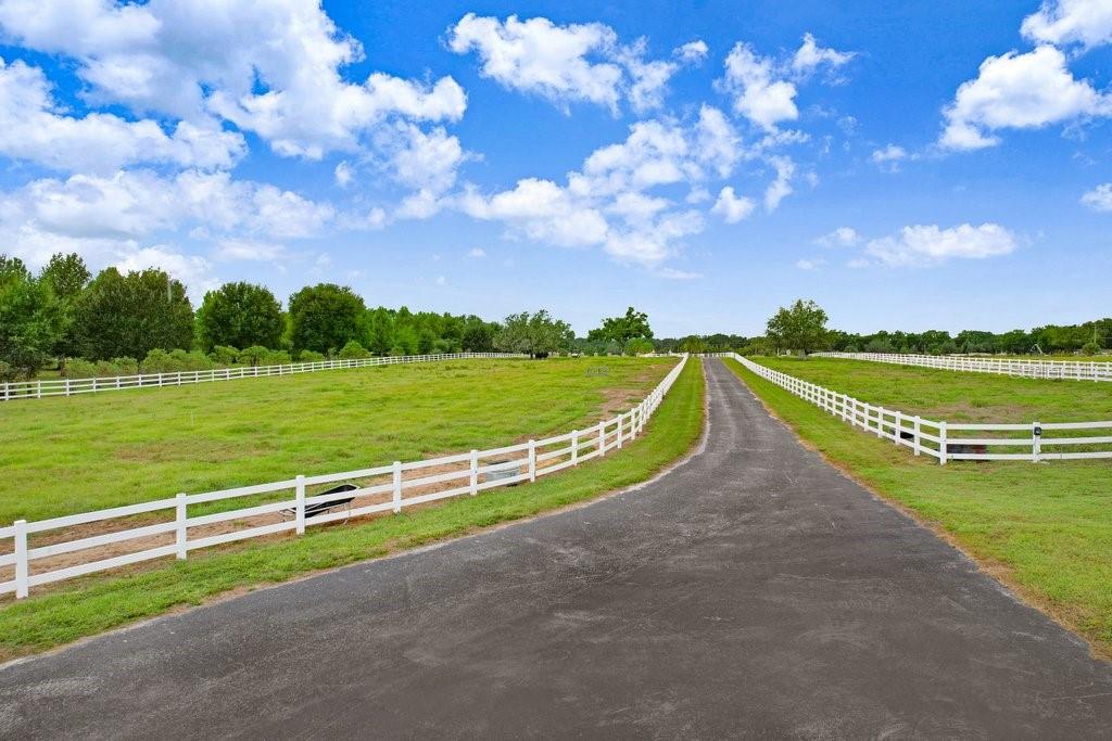 LAGO WHISPERS - Residential