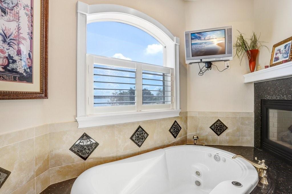 LAGO WHISPERS - Residential