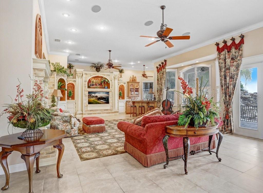 LAGO WHISPERS - Residential