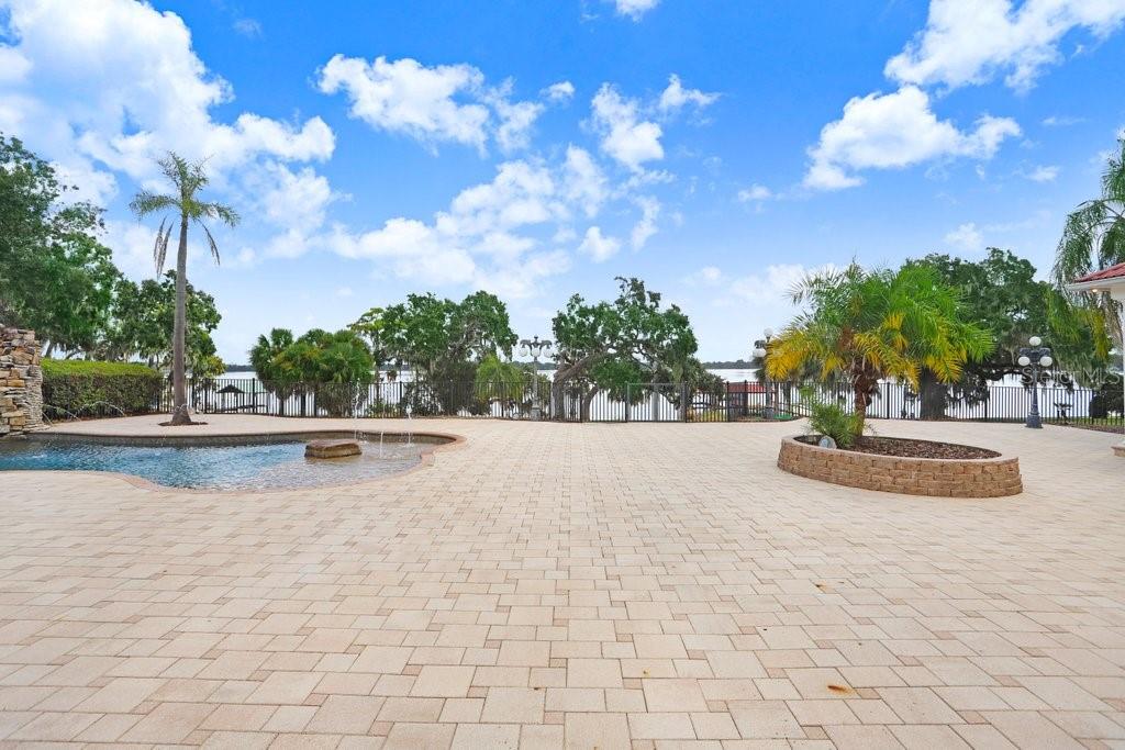 LAGO WHISPERS - Residential