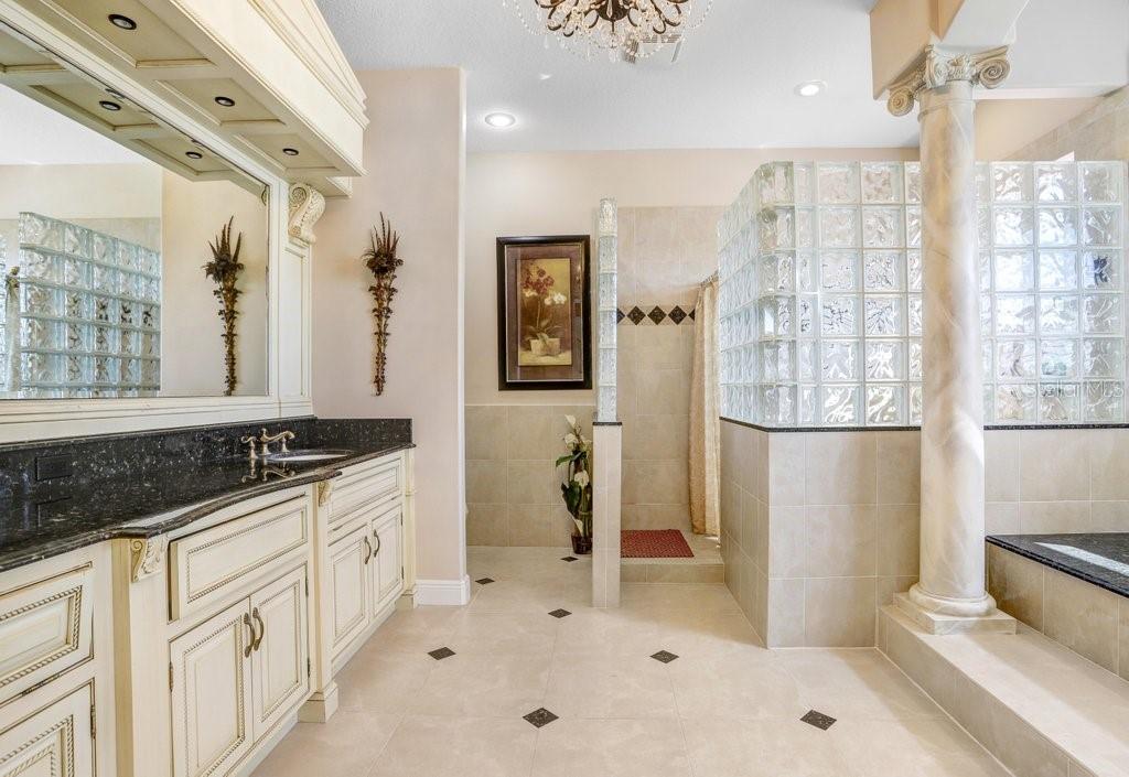 LAGO WHISPERS - Residential