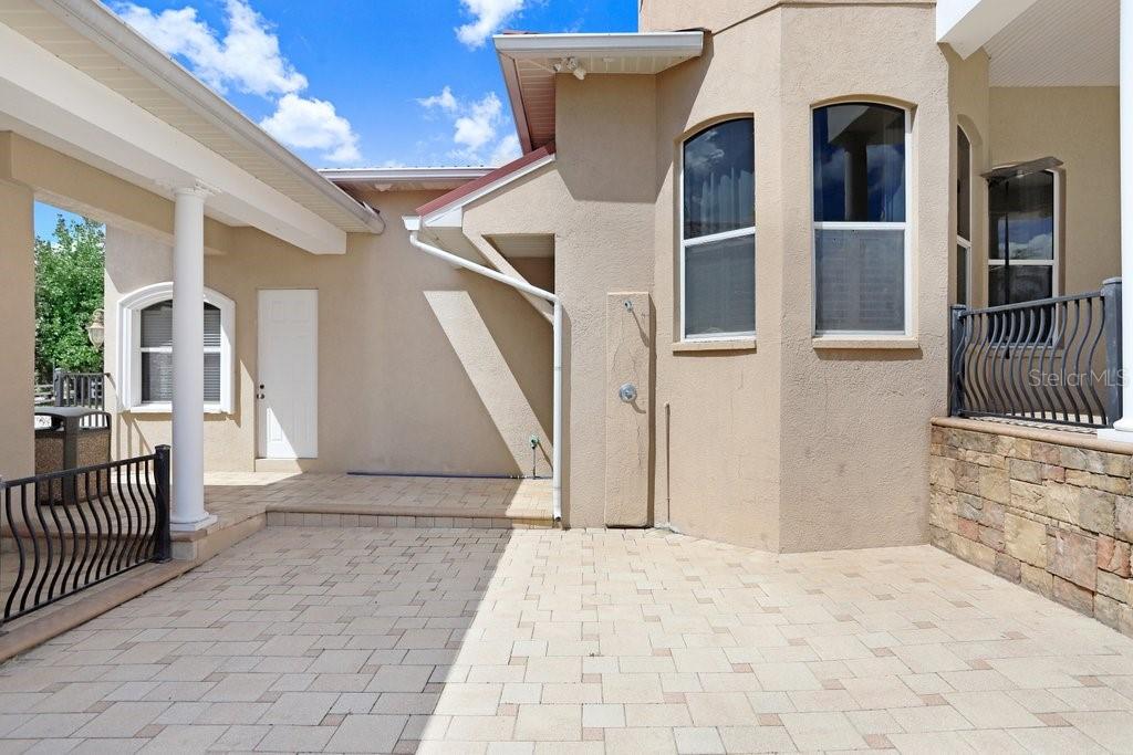 LAGO WHISPERS - Residential