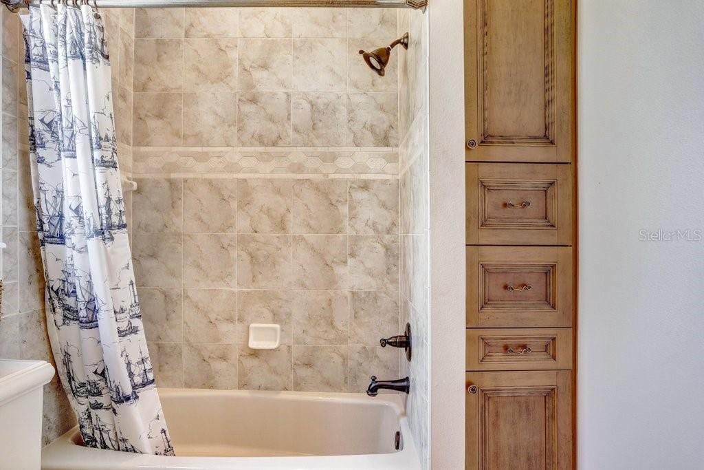 LAGO WHISPERS - Residential