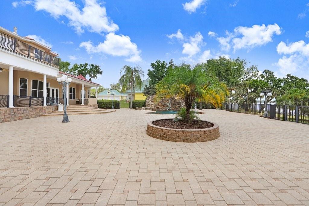 LAGO WHISPERS - Residential