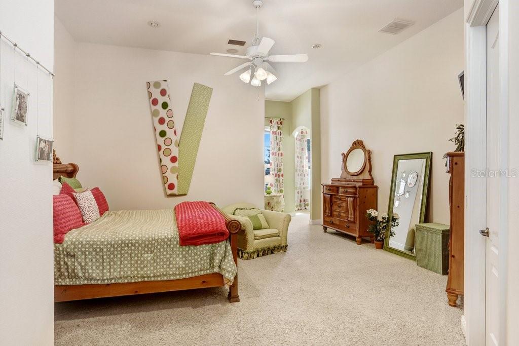 LAGO WHISPERS - Residential