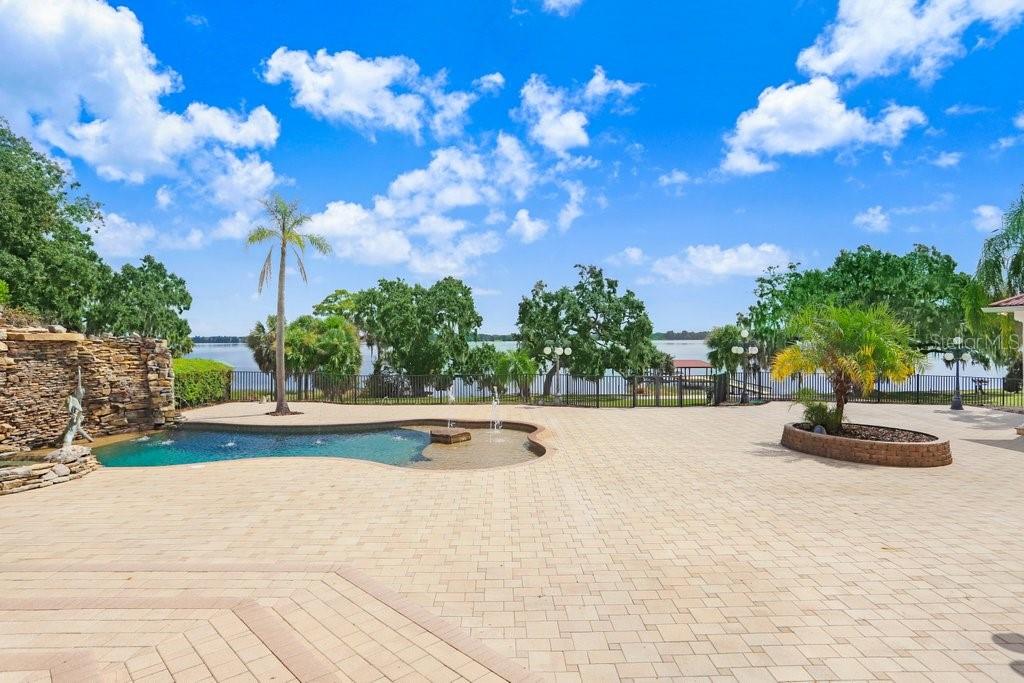 LAGO WHISPERS - Residential