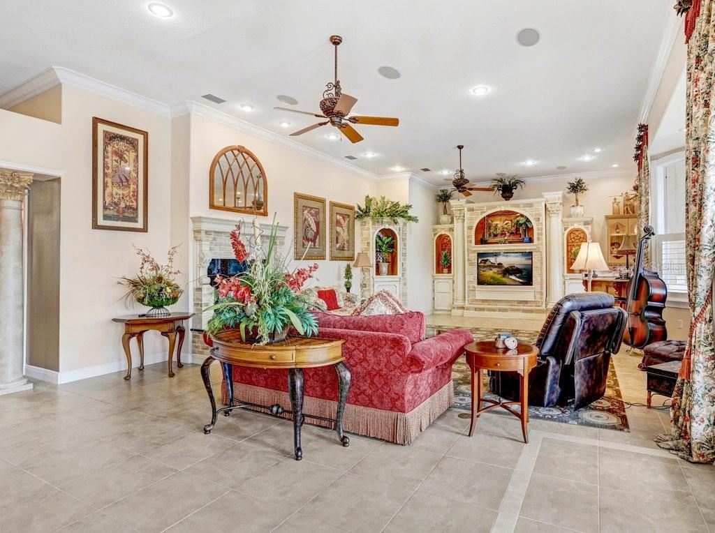 LAGO WHISPERS - Residential