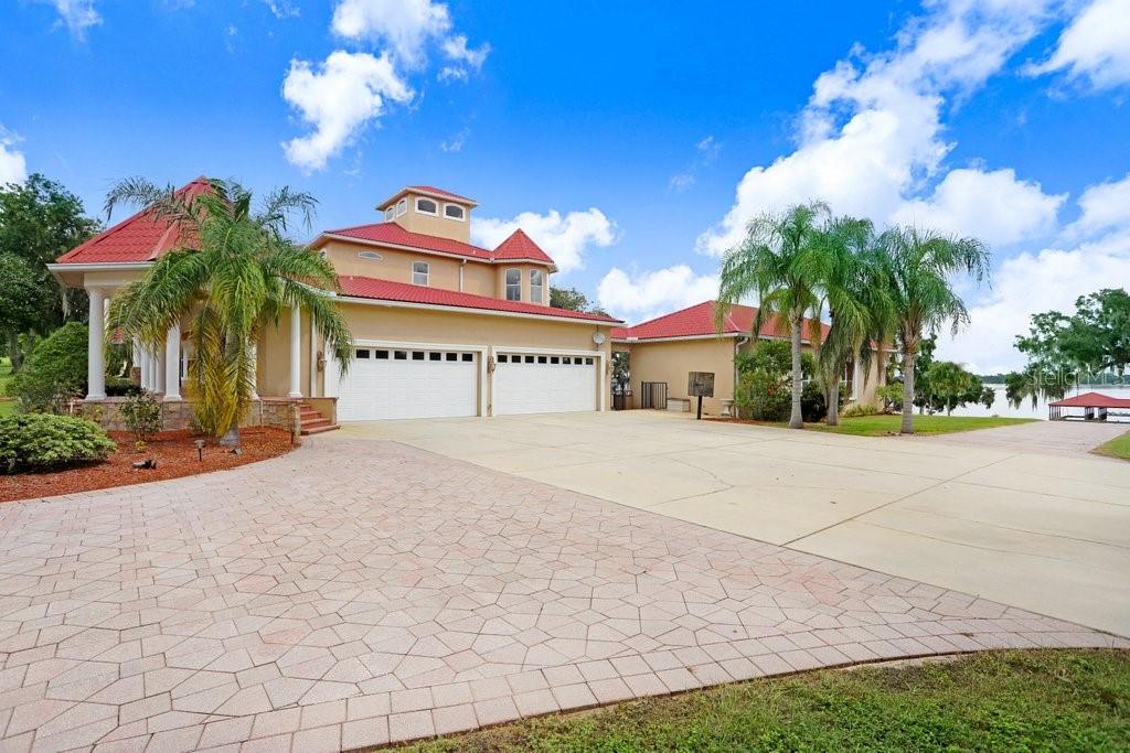 LAGO WHISPERS - Residential