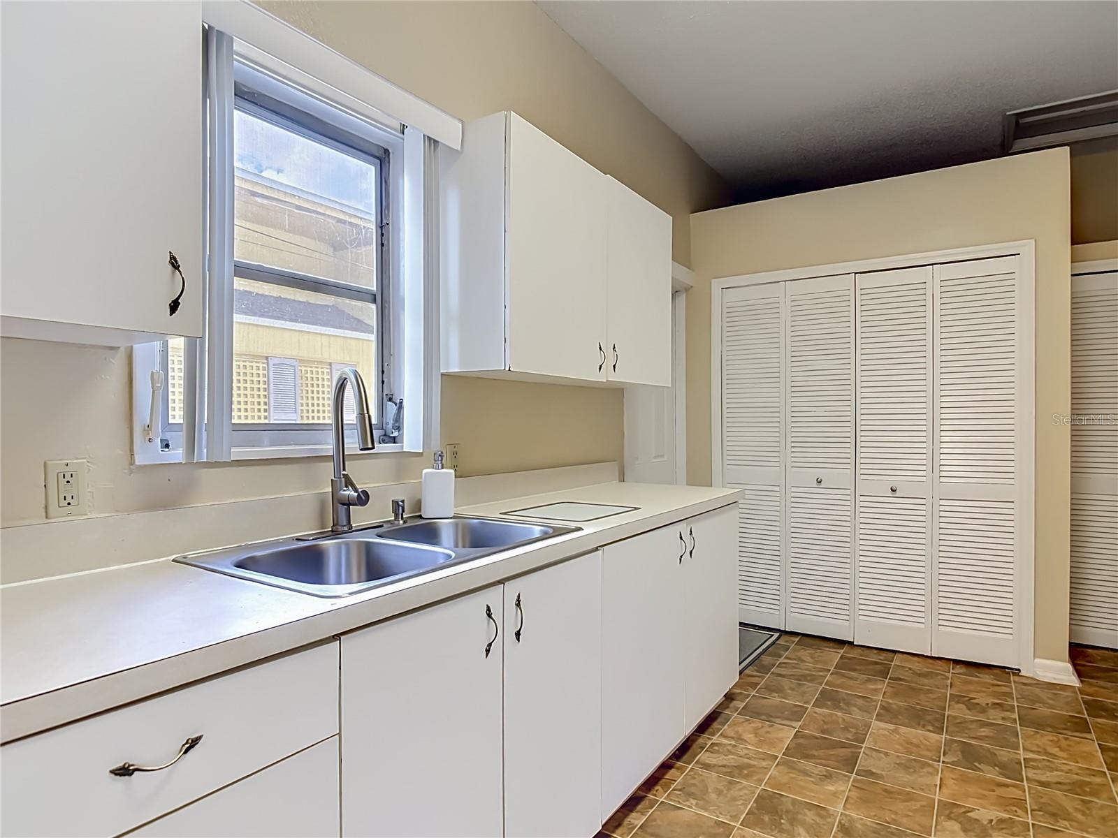 PARK PLACE IN MILLERS ADD DELAND - Residential