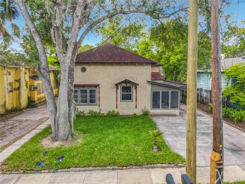 Photo of 224 S Salisbury Avenue, Deland, FL 32720 (MLS # O6400613)