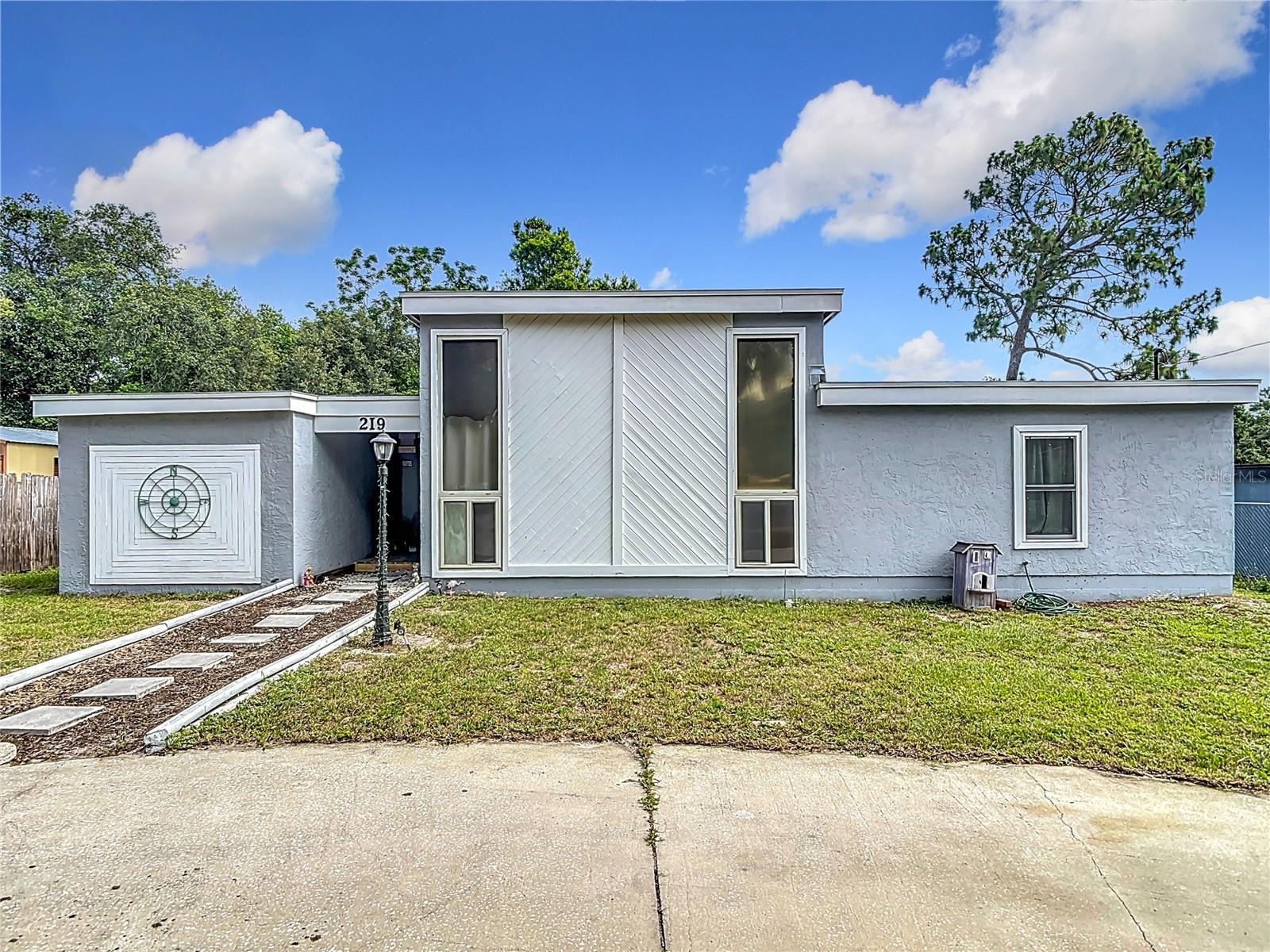 219 E FERN DRIVE