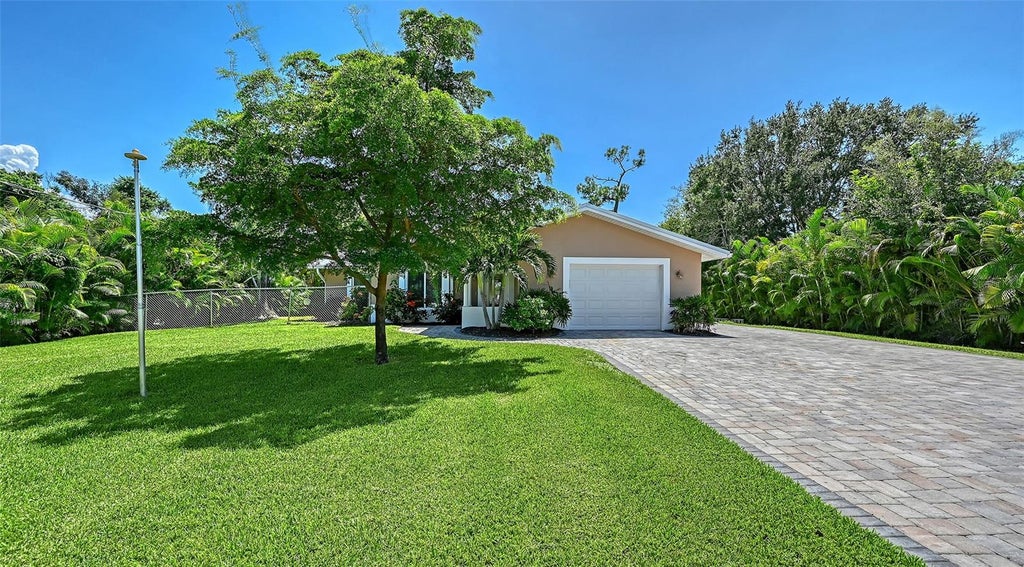 Photo of 305 Hills Road, Nokomis, FL 34275 (MLS # A4705584)