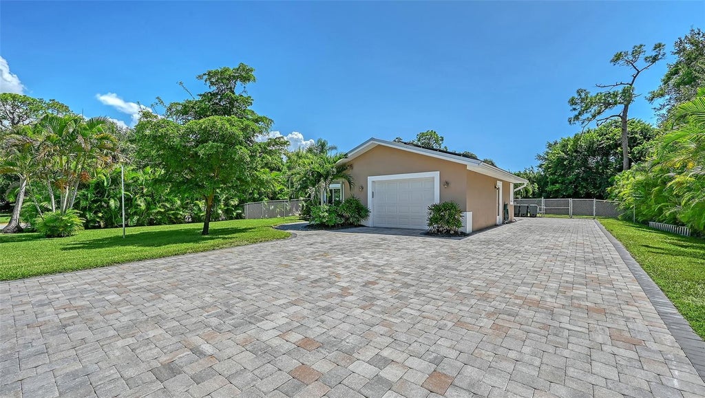 Photo of 305 Hills Road, Nokomis, FL 34275 (MLS # A4705584)