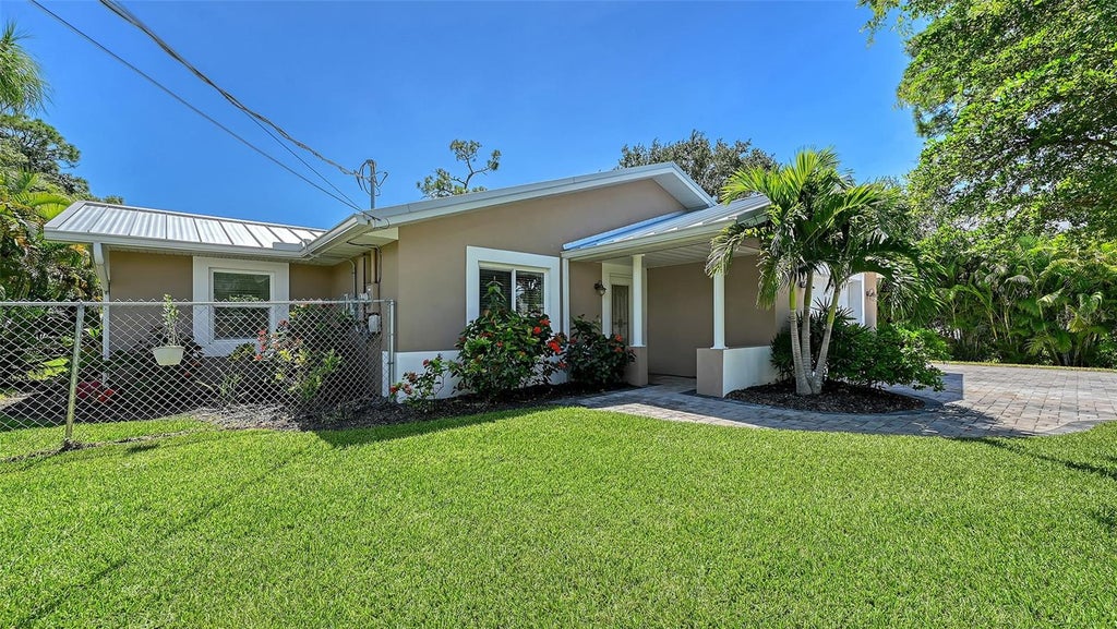 Photo of 305 Hills Road, Nokomis, FL 34275 (MLS # A4705584)
