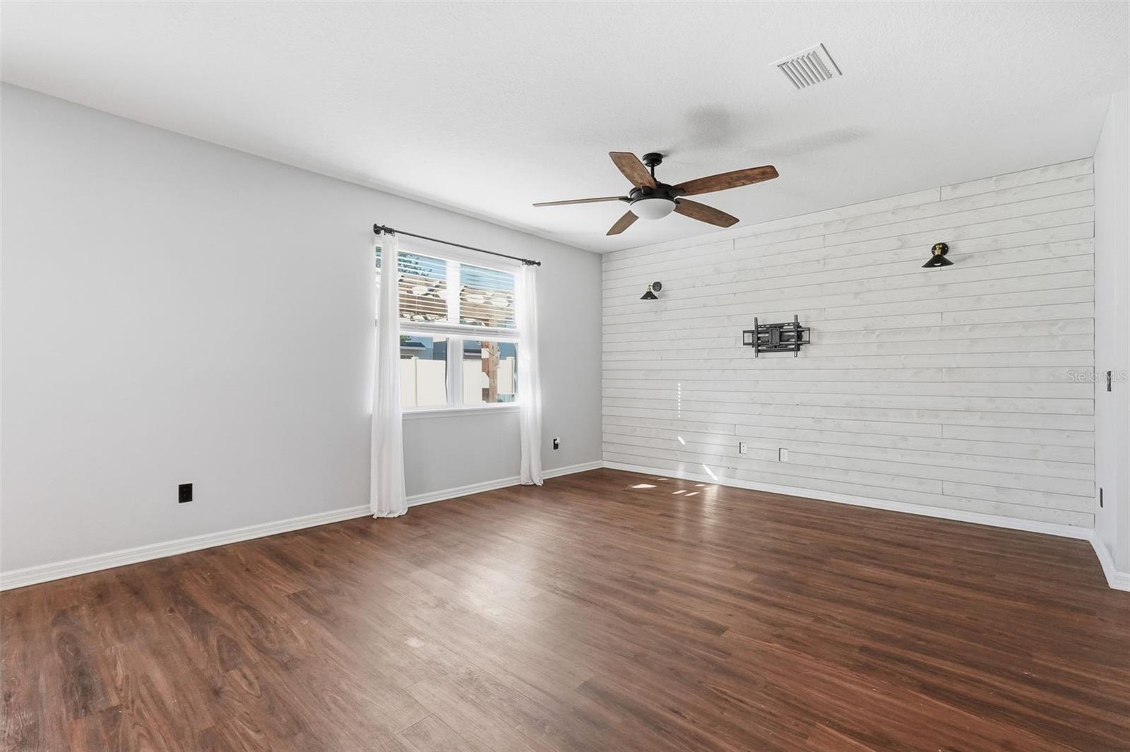 LUCAYA LAKE CLUB PH 3 - Residential