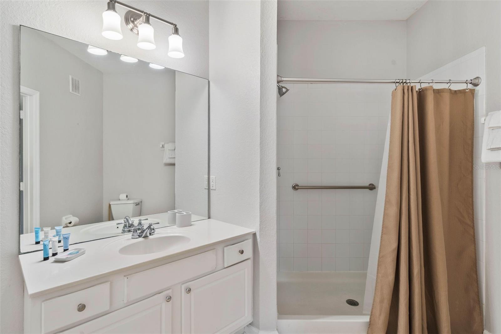 VISTA CAY AT HARBOR SQUARE CONDOMINIUM - Residential