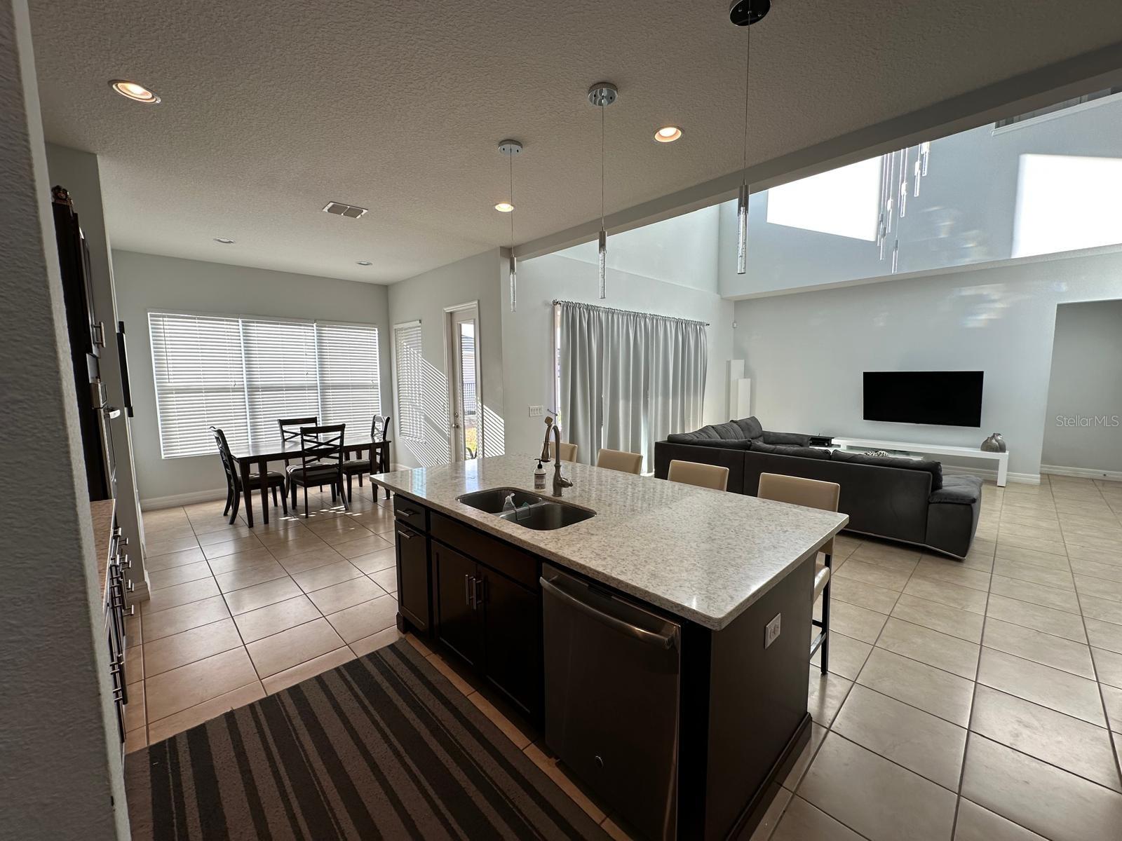 POINTE/HUNTERS CRK - Residential