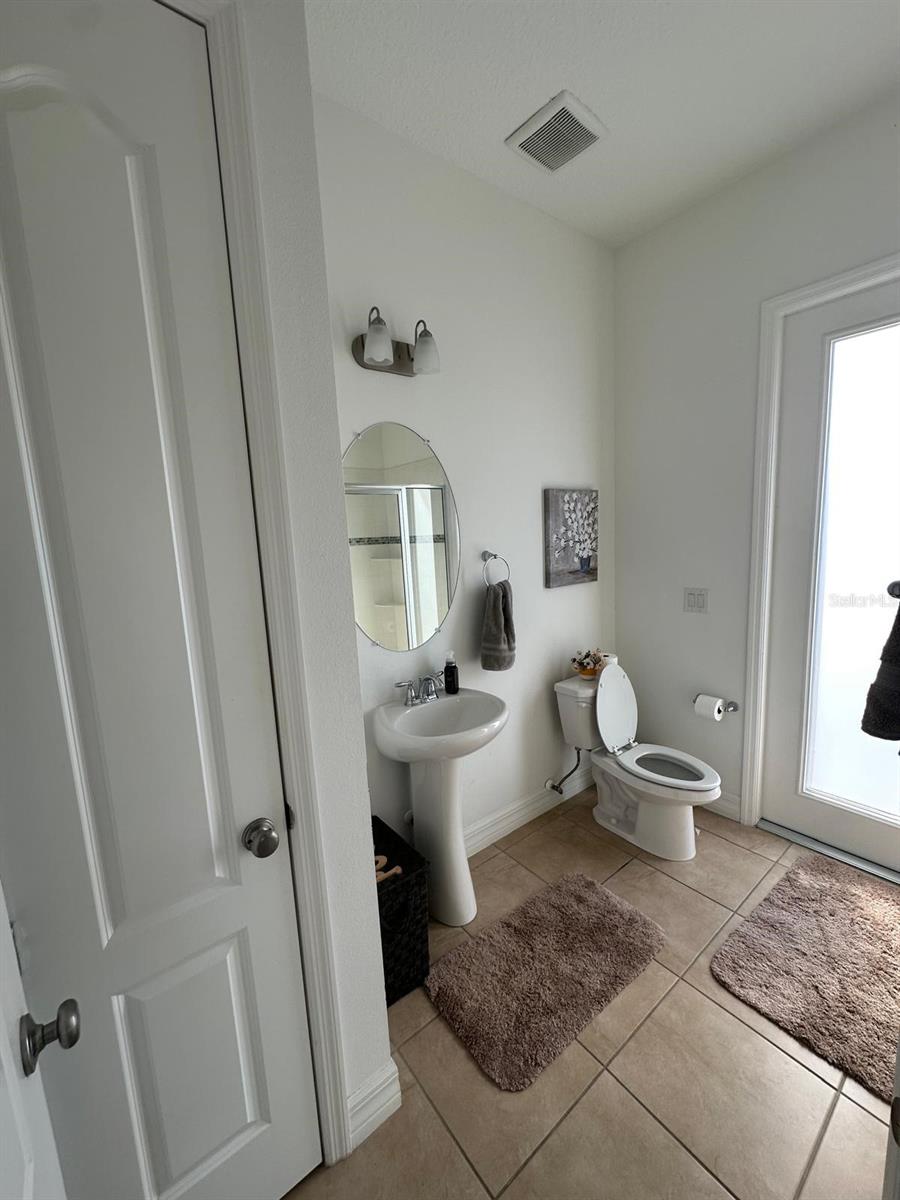 POINTE/HUNTERS CRK - Residential