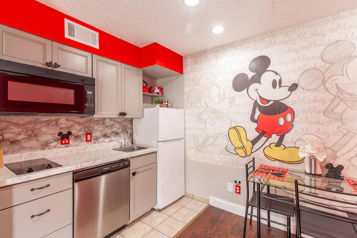 PARKWAY PALMS RESORT MAINGATE CONDO - Residential