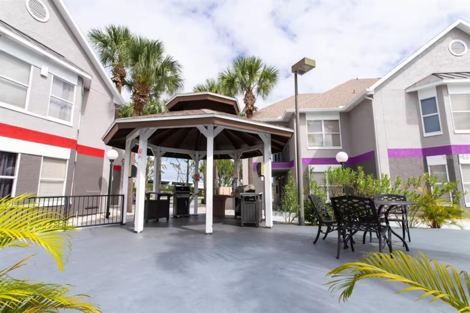 PARKWAY PALMS RESORT MAINGATE CONDO - Residential