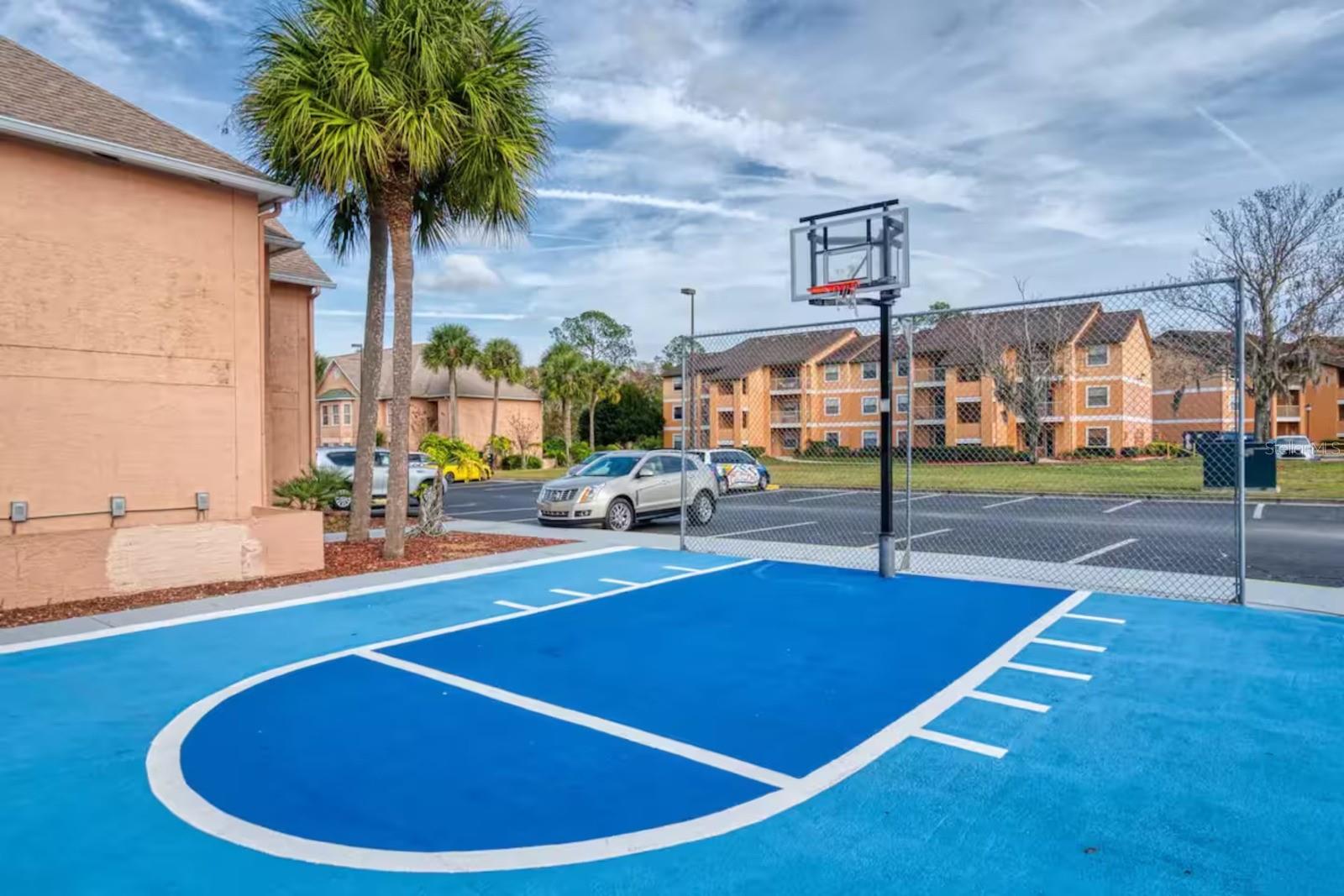 PARKWAY PALMS RESORT MAINGATE CONDO - Residential