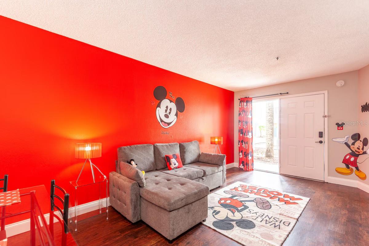 PARKWAY PALMS RESORT MAINGATE CONDO - Residential