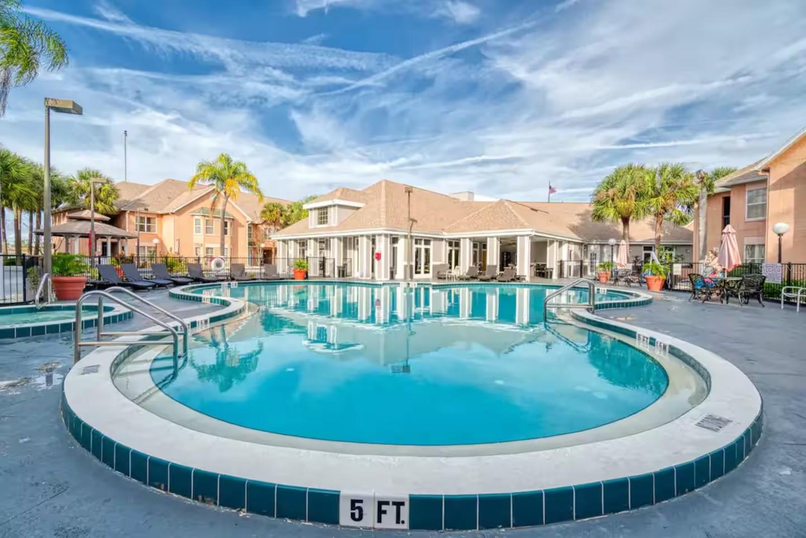 PARKWAY PALMS RESORT MAINGATE CONDO - Residential
