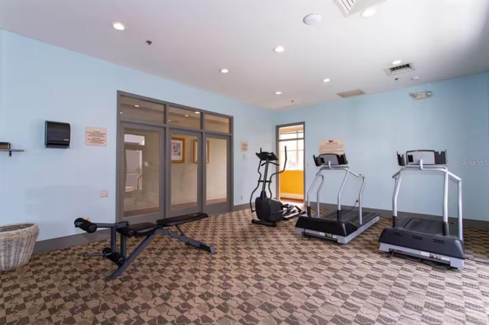 PARKWAY PALMS RESORT MAINGATE CONDO - Residential