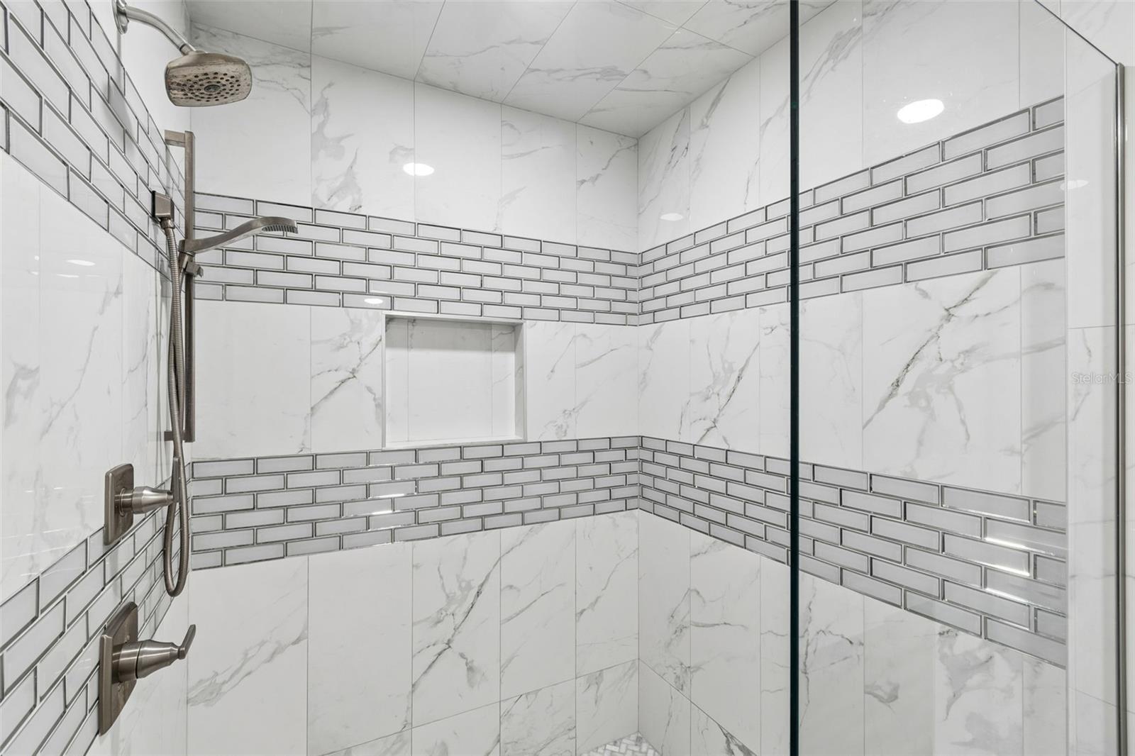 HARBOR ISLES - Residential