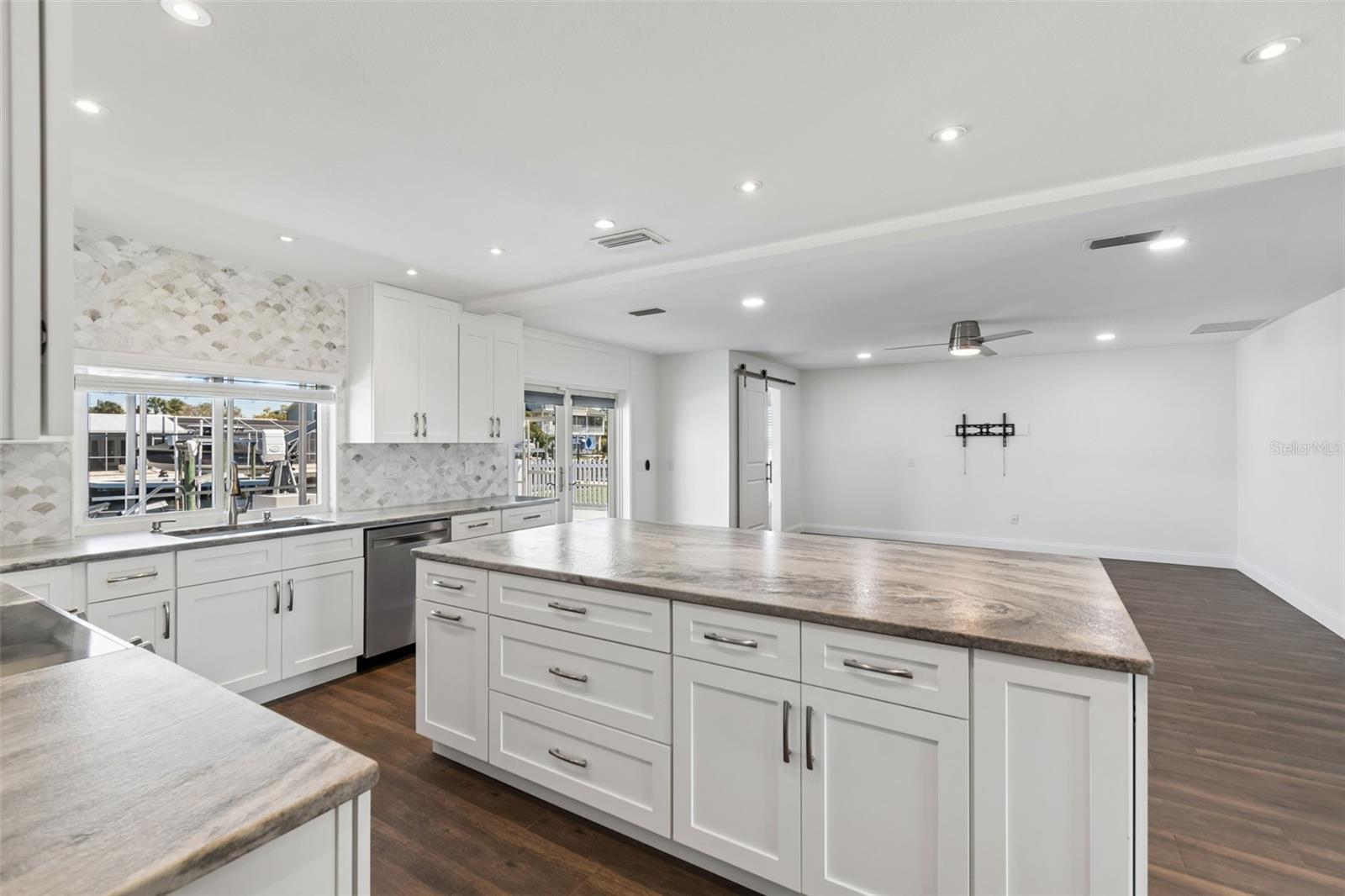 HARBOR ISLES - Residential