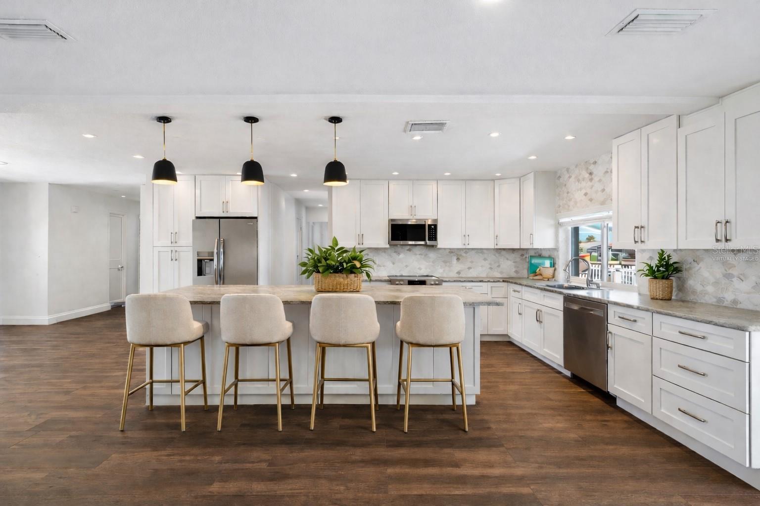 HARBOR ISLES - Residential