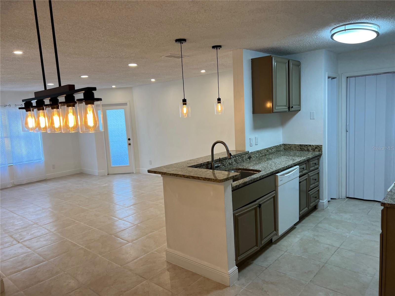2101 CASCADES BOULEVARD 106