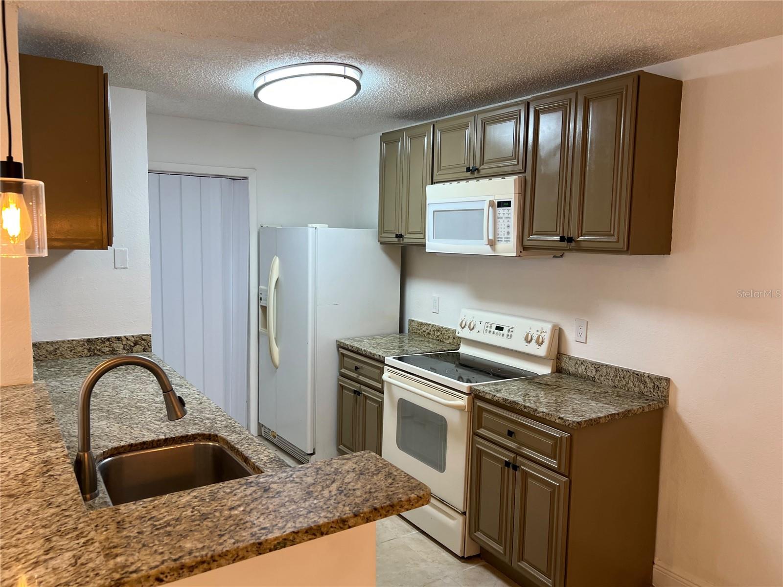 2101 CASCADES BOULEVARD 106