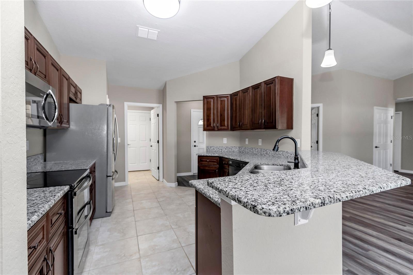 ROLLING HILLS - Residential