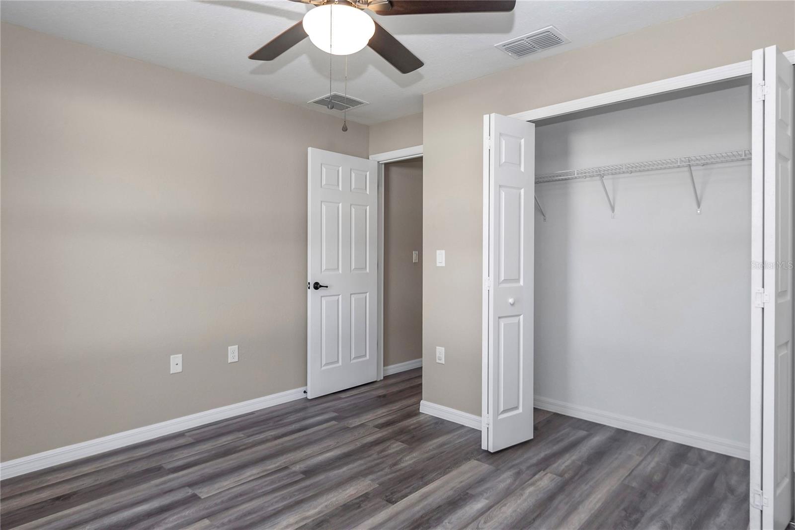 ROLLING HILLS - Residential