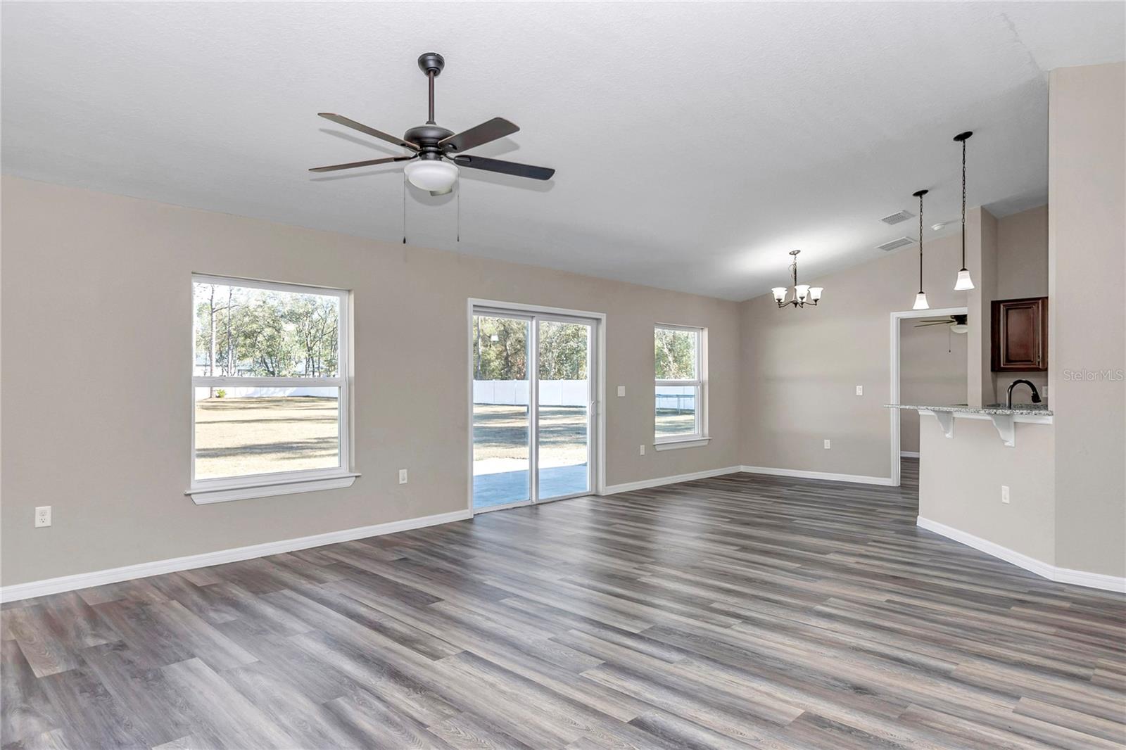 ROLLING HILLS - Residential