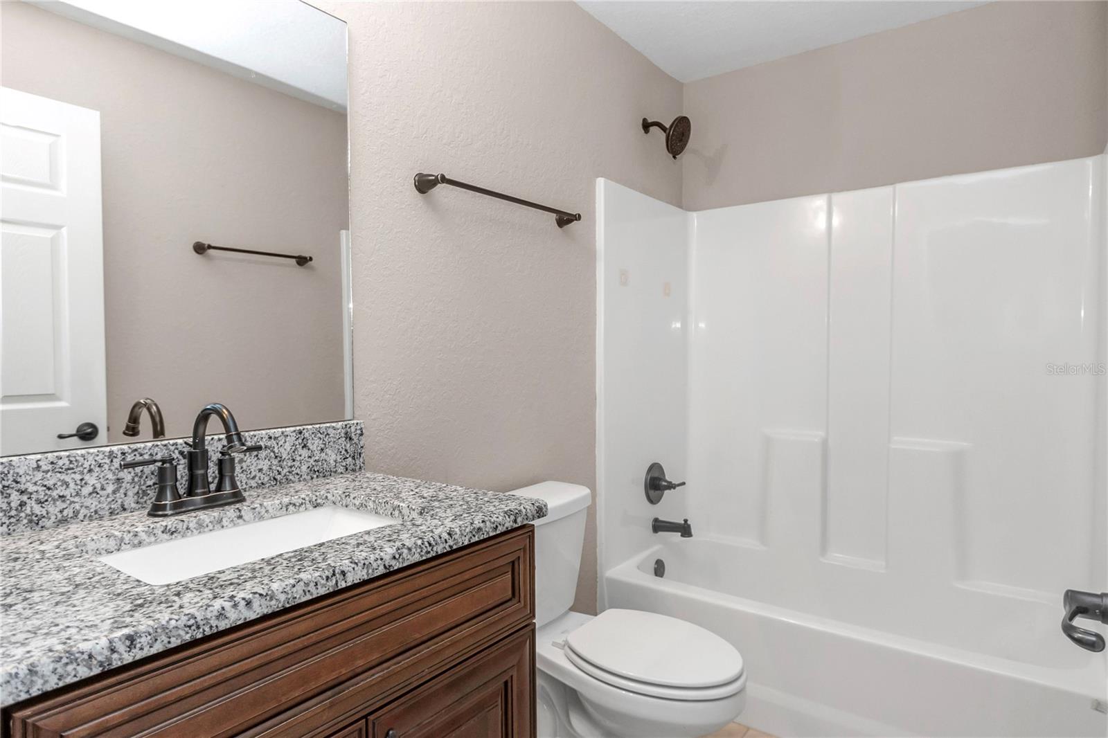 ROLLING HILLS - Residential