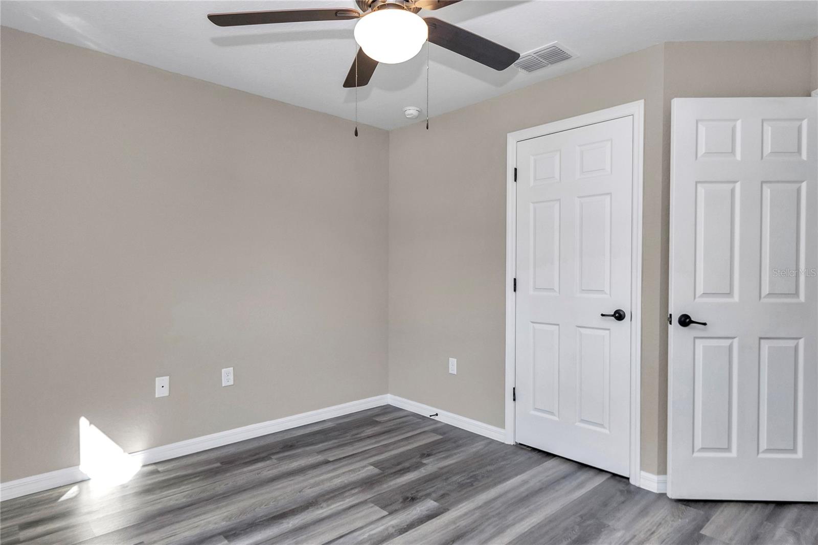 ROLLING HILLS - Residential