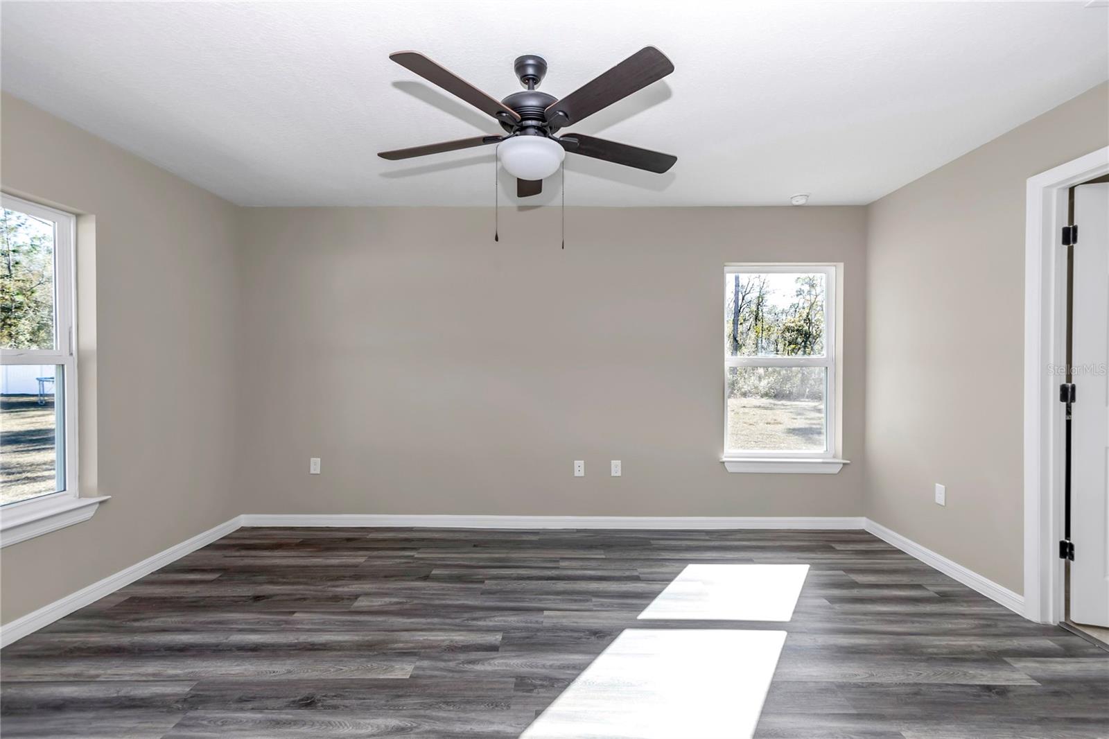 ROLLING HILLS - Residential