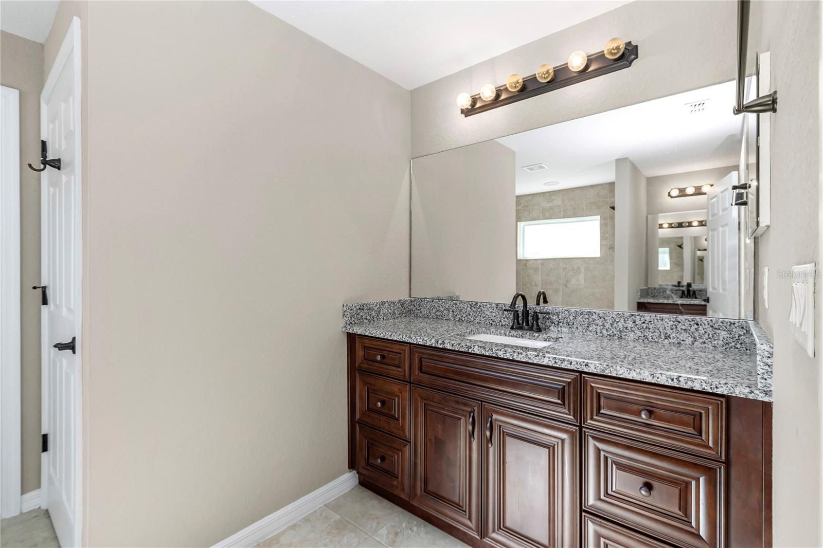 ROLLING HILLS - Residential